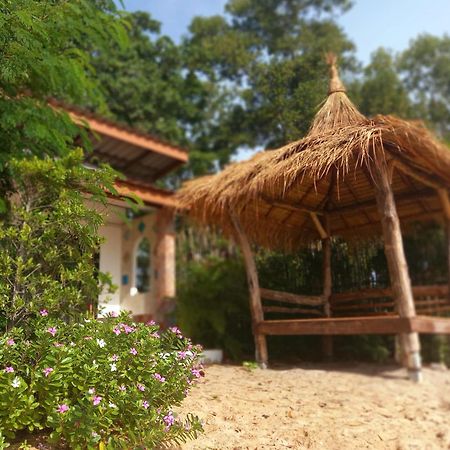 Sabai Sabai Beach Bungalows Koh Phayam Zimmer foto
